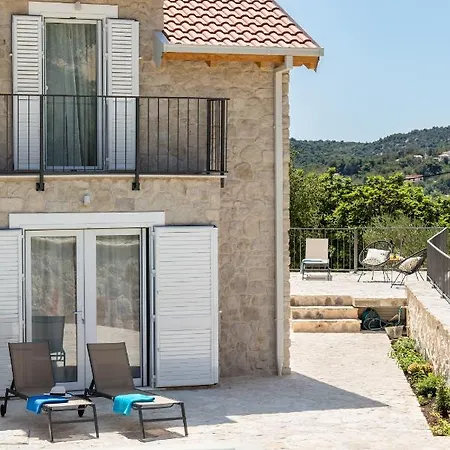 Peaceful Stone Nest With Private Pool فيلة
