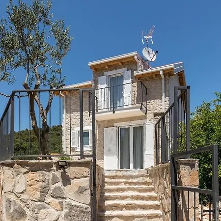 Peaceful Stone Nest With Private Pool *