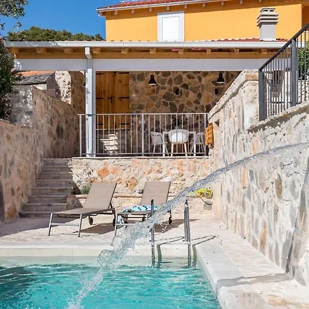 Peaceful Stone Nest With Private Pool *