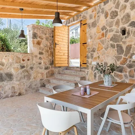 Peaceful Stone Nest With Private Pool Villa